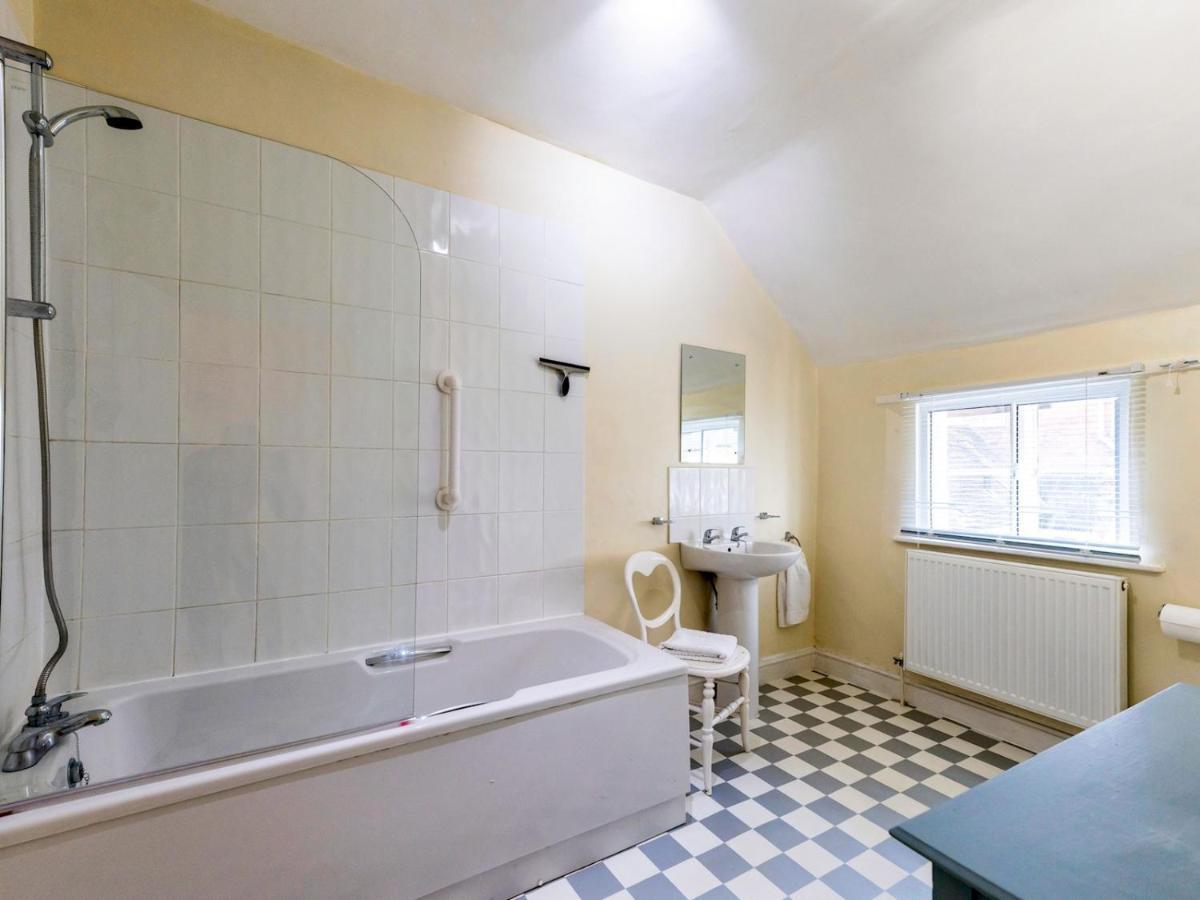 Pass The Keys Cosy 2 Bedroom Victorian Cottage Ludlow Esterno foto