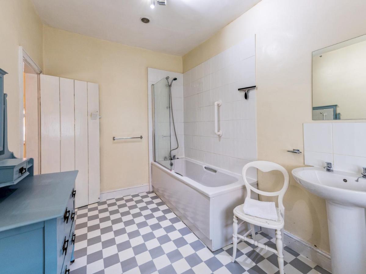 Pass The Keys Cosy 2 Bedroom Victorian Cottage Ludlow Esterno foto